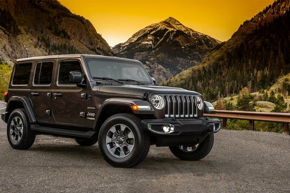 Jeep offentliggjorde billeder af kabinen i den nye Wrangler-SUV Foto 1