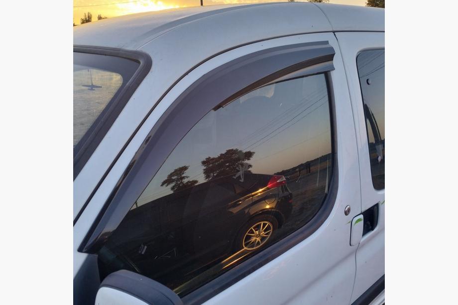 Peugeot Partner 1996–2008 Vindafvisere til vinduer (2 stk., Sunplex Sport) Foto 5