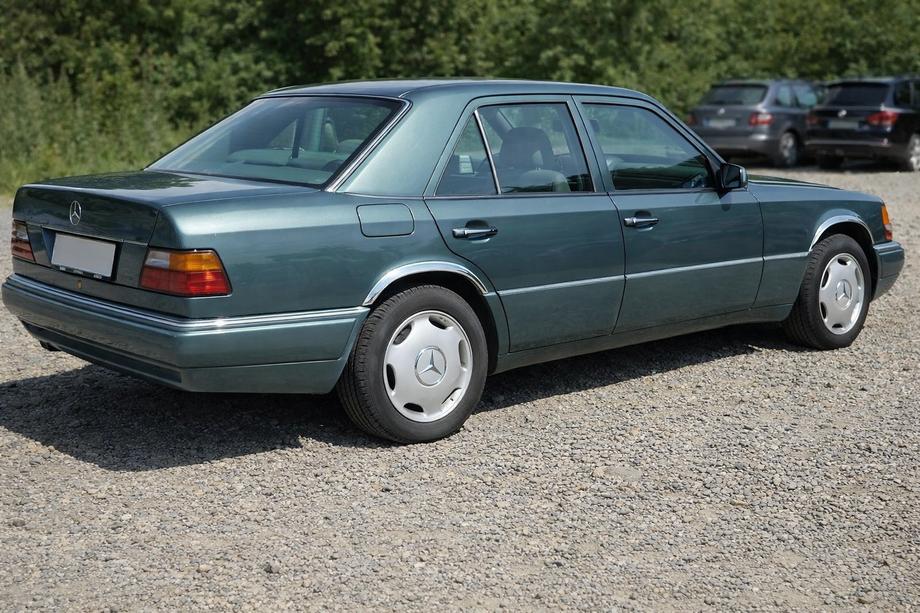 Mercedes E-klasse W124 1984–1997 Skærmkantlister 1989-1995 (4 stk., rustfrit stål) Image