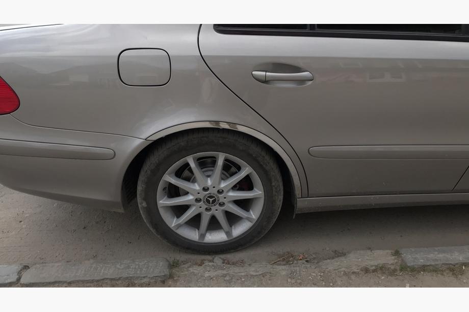 Mercedes E-klasse W211 2002–2009 Skærmkantlister (4 stk., rustfrit stål) Foto 3