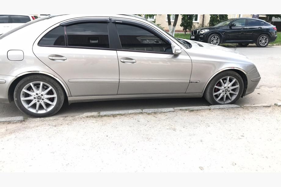 Mercedes E-klasse W211 2002–2009 Skærmkantlister (4 stk., rustfrit stål) Foto 4