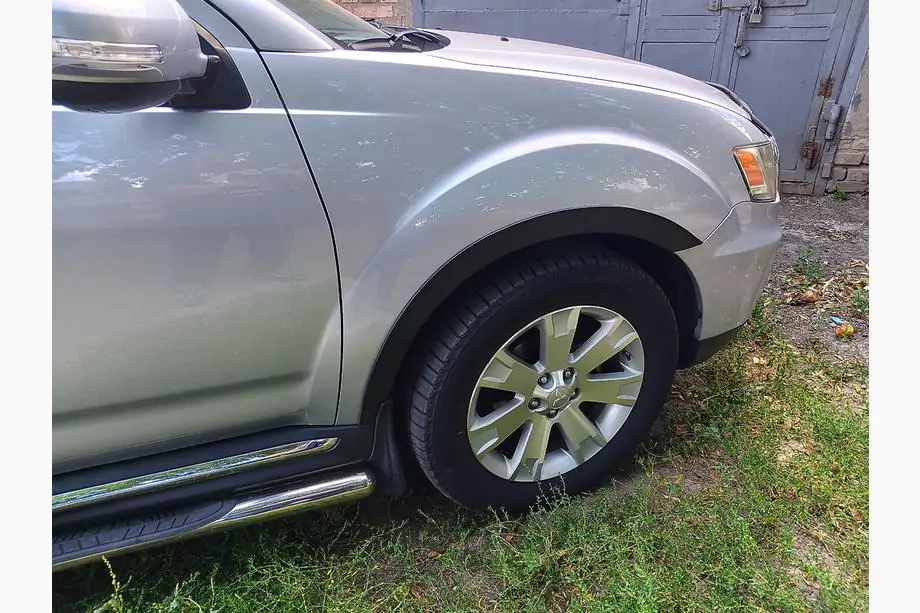Mitsubishi Outlander 2006–2012 Hjulbuekanter (4 stk., sorte) Image