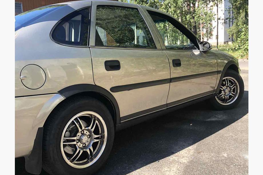 Opel Vectra B 1995–2002 Hjulbuekanter (4 stk., sorte) Image