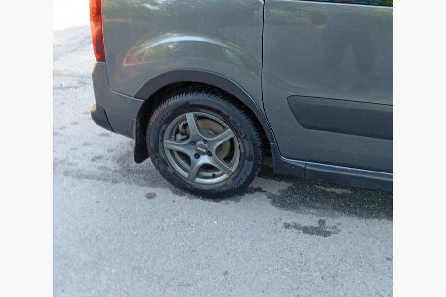 Peugeot Partner Tepee 2008–2018 Hjulbuekanter (4 stk., sorte) XTR, 2 sidedøre, metal Foto 4