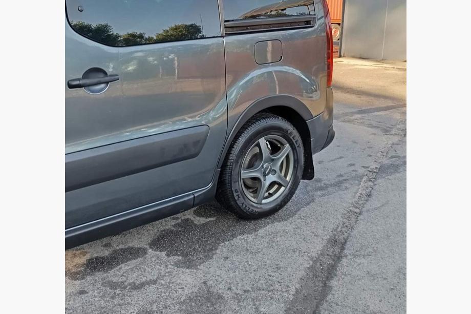 Peugeot Partner Tepee 2008–2018 Hjulbuekanter (4 stk., sorte) XTR, 2 sidedøre, metal Foto 5