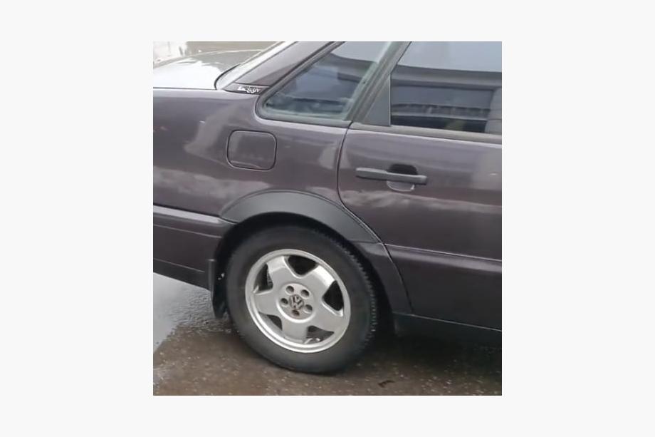Volkswagen Passat B4 1993–1996 Hjulbuekanter (4 stk., sorte) Foto 4