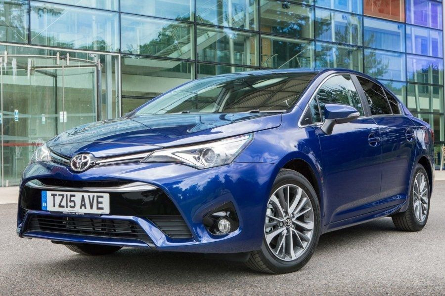 Anmeldelse af den opdaterede Toyota Avensis sedan