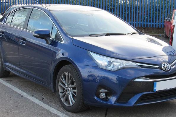 Anmeldelse af den opdaterede Toyota Avensis sedan