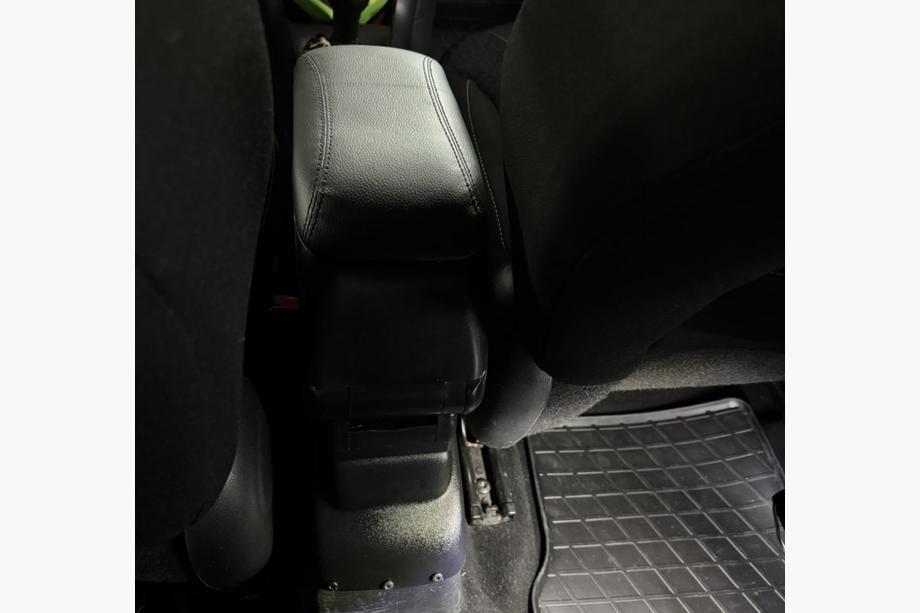 Citroen C-3 2009–2016 Armlæn (med plastadapter til kopholder) Foto 3