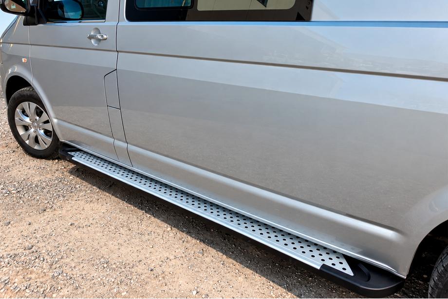 Volkswagen T5 2010–2015 Sidetrin X5-type (2 stk., aluminium) Lang akselafstand Image