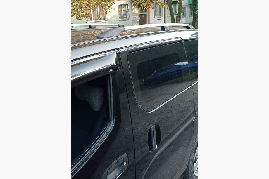 Nissan NV200 2009– Tagrælinger i krom Image