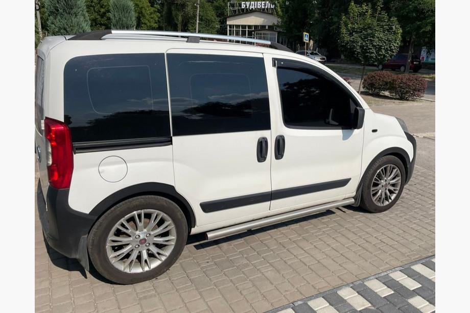 Fiat Fiorino/Qubo 2008–2024 Hjulbuekanter (4 stk., sorte) 2 sidedøre, metal Foto 5