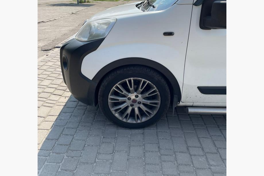 Fiat Fiorino/Qubo 2008–2024 Hjulbuekanter (4 stk., sorte) Image