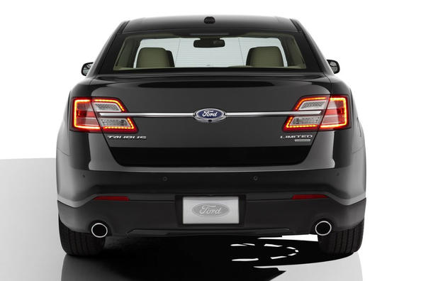 Test af sedanen Ford Taurus, modelår 2013 Foto 3
