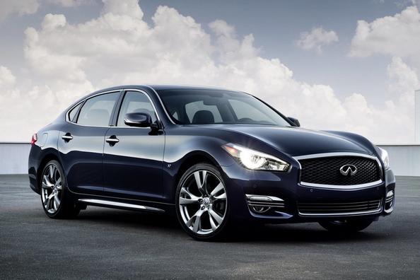 Infiniti Q70 business class-sedan