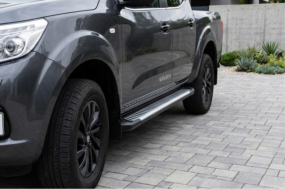 Nissan Navara/NP300 2016– Sidetrin Line (2 stk., alu.) Image