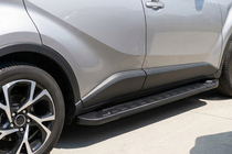 Toyota C-HR 2016–2023 Sidetrin RedLine Black (2 stk., aluminium) foto 1
