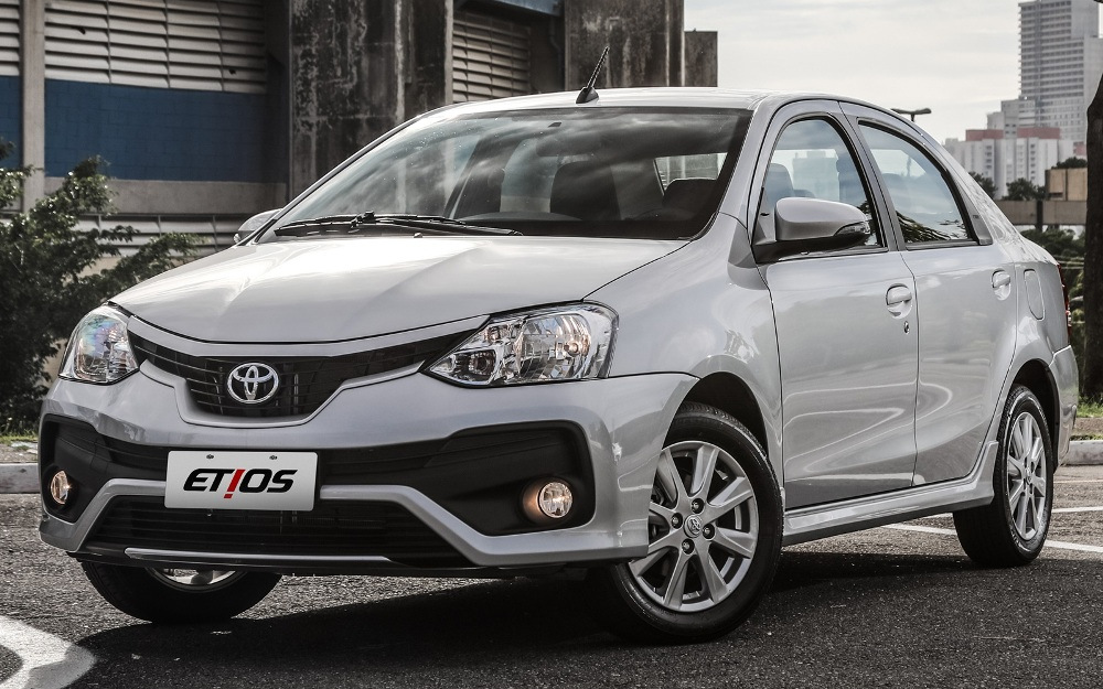 Anmeldelse af den budgetvenlige sedan Toyota Etios