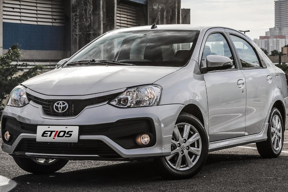 Anmeldelse af den budgetvenlige sedan Toyota Etios