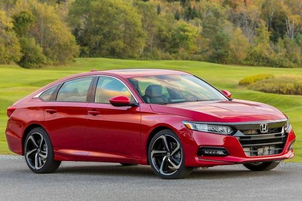 Anmeldelse af Honda Accord sedan i 10. generation