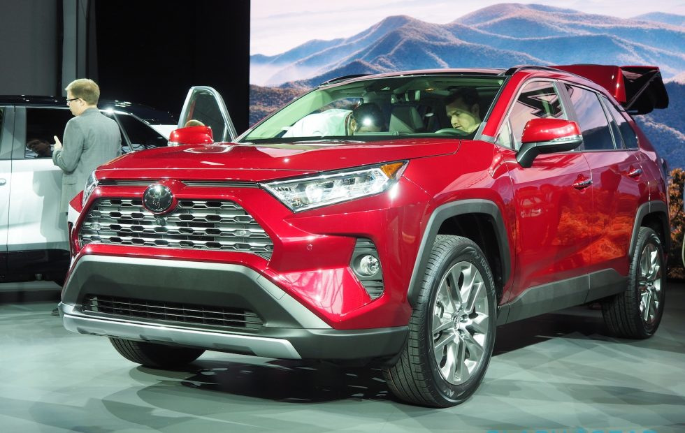 Crossoveren Toyota RAV4 i modelår 2019