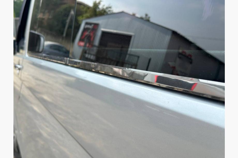 Volkswagen T5 2010–2015 Nedre vindueslister (6 dele, rustfrit stål) Kort akselafstand Foto 7