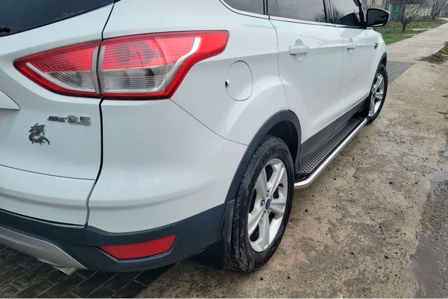 Ford Kuga/Escape 2013–2019 Sidetrin Maydos V2 (sæt med 2, aluminium + rustfrit stål) Med lakerede dørplader Foto 2