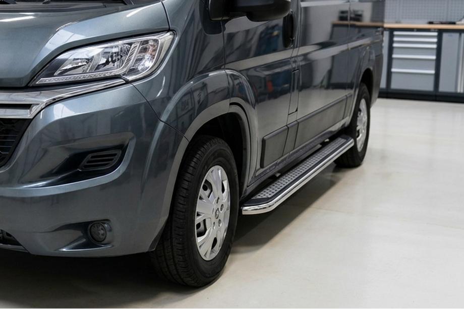 Peugeot Boxer 2006–2025 Sidetrin Maydos V2 (2 stk., aluminium ↗ rustfrit stål) Kort akselafstand Image