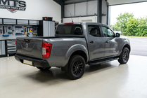 Nissan Navara/NP300 2016– Sidetrin Bosphore Black (2 stk., aluminium) foto 1
