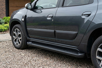 Dacia Duster 2018–2024 Sidetrin Allmond Black (2 stk., aluminium) foto 1