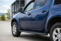 Mitsubishi L200 2015–2024 Bosphorus Black sidetrin (2 stk., aluminium) foto 1