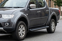 Mitsubishi L200 2015–2024 Sidetrin Allmond Black (2 stk., aluminium) foto 1