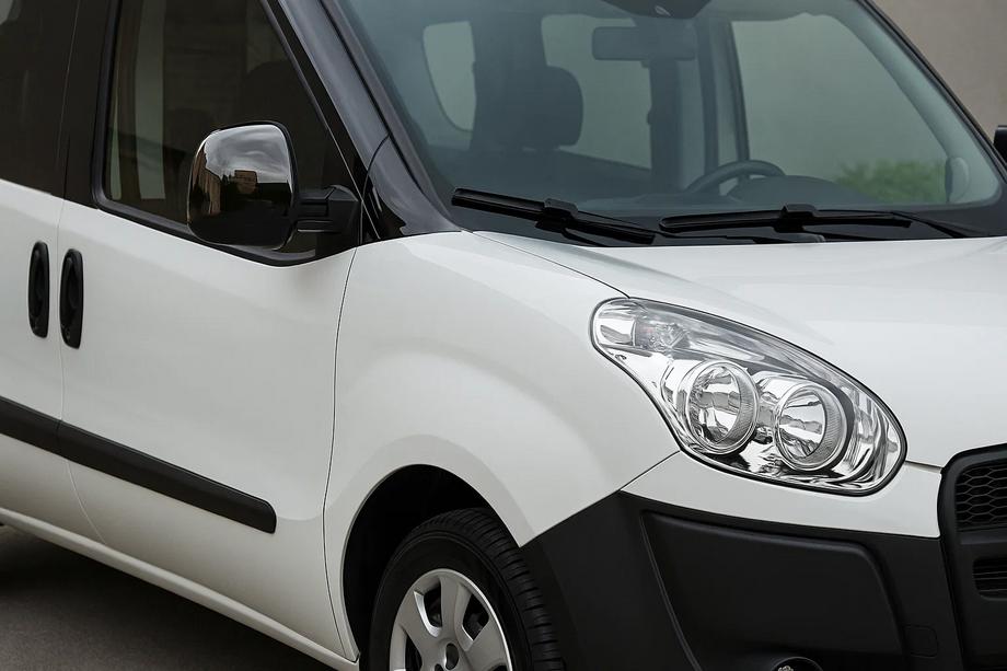 Fiat Doblo II 2010–2022 Spejldæksler i sort krom (2 stk., plast) Image