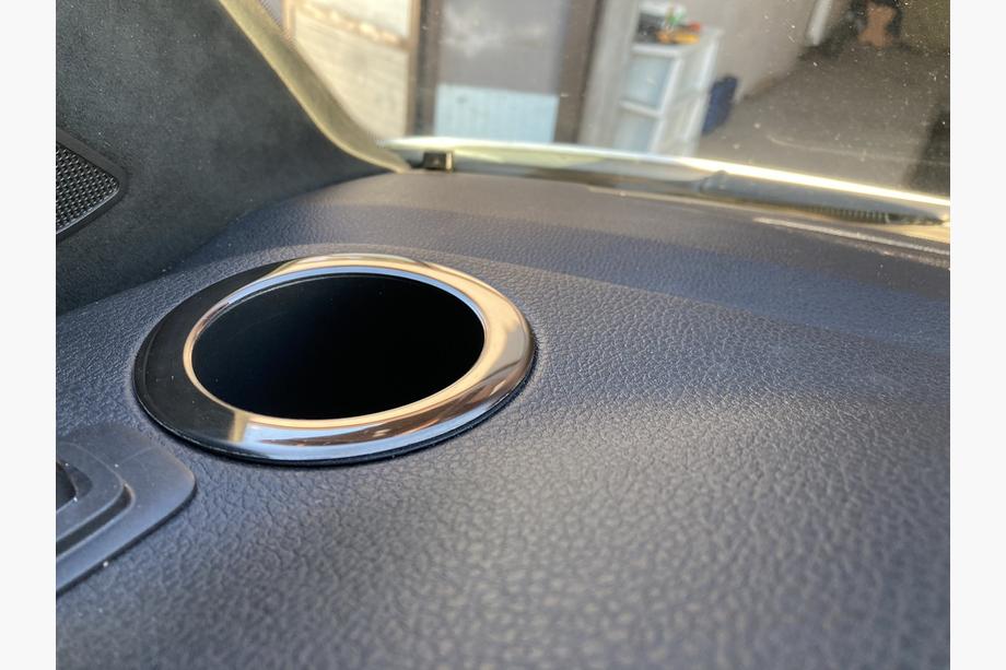 Volkswagen T6 2015–2024 Kopholder-cover (2 stk., sort krom) Image