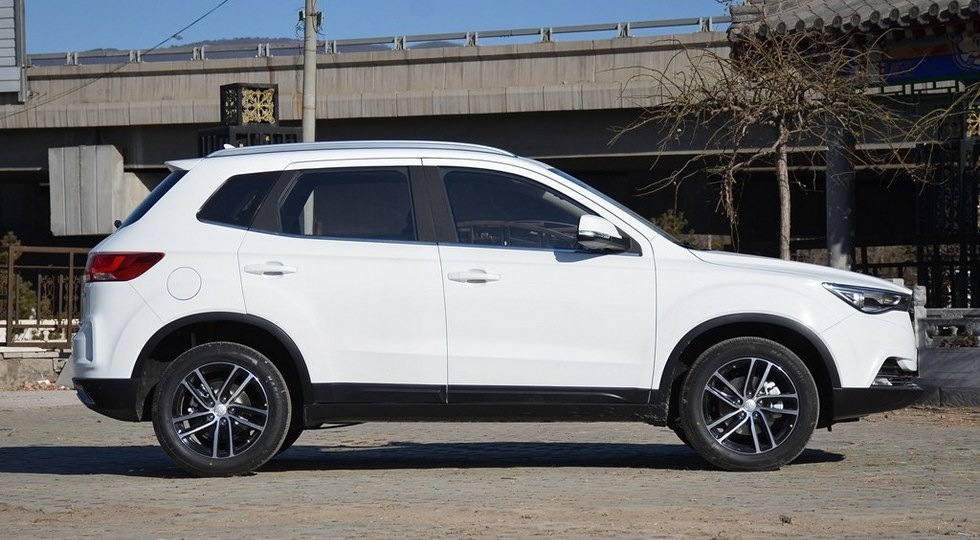 Test af crossoveren FAW Besturn X40