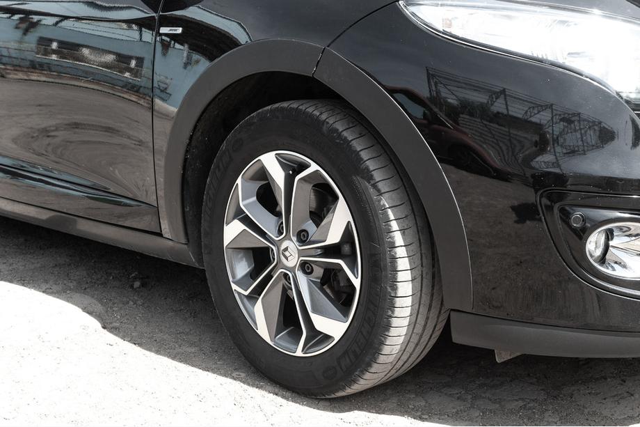 Renault Megane III 2009–2016 Hjulbuelister (8 stk., sorte) SW, ABS-plast Foto 5