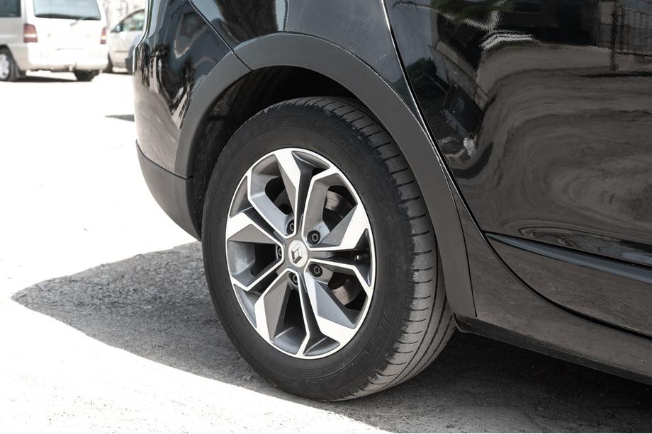 Renault Megane III 2009–2016 Hjulbuelister (8 stk., sorte) SW, ABS-plast Foto 8
