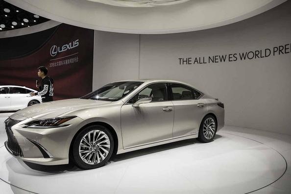 Syvende generation Lexus ES sedan