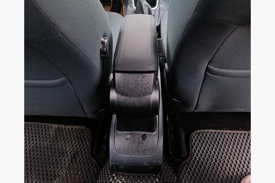 Ford Fiesta 2008–2017 Armlæn Foto 2