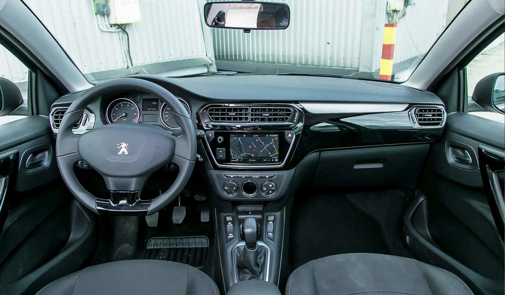 Test af den opdaterede sedan Peugeot 301