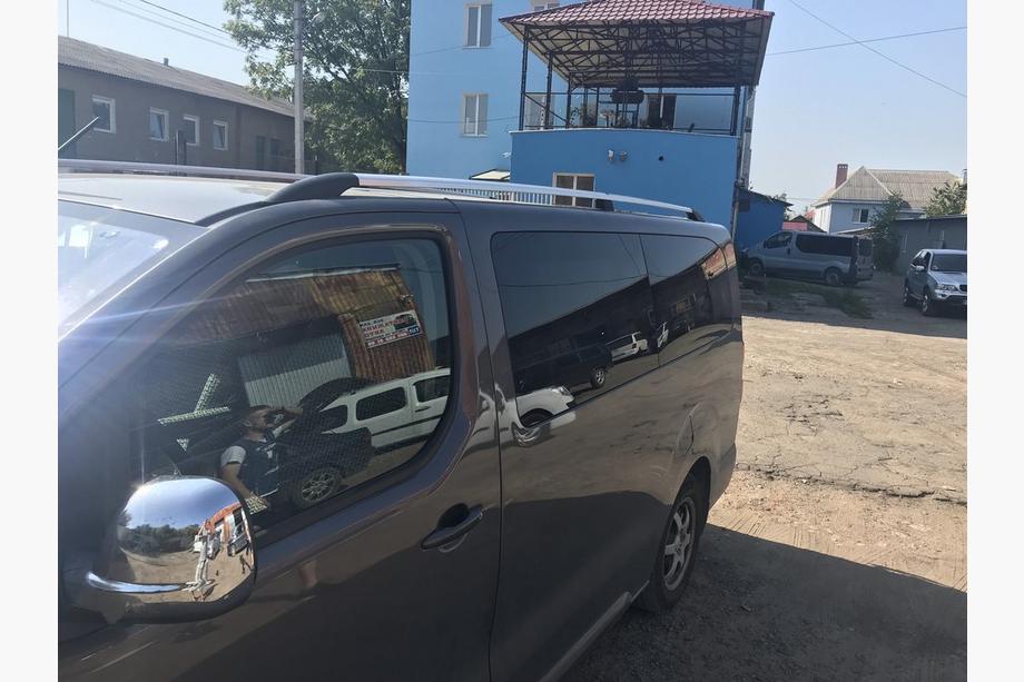 Peugeot Traveller 2017– Krom tagrælinger Kort akselafstand, metalfod Foto 2