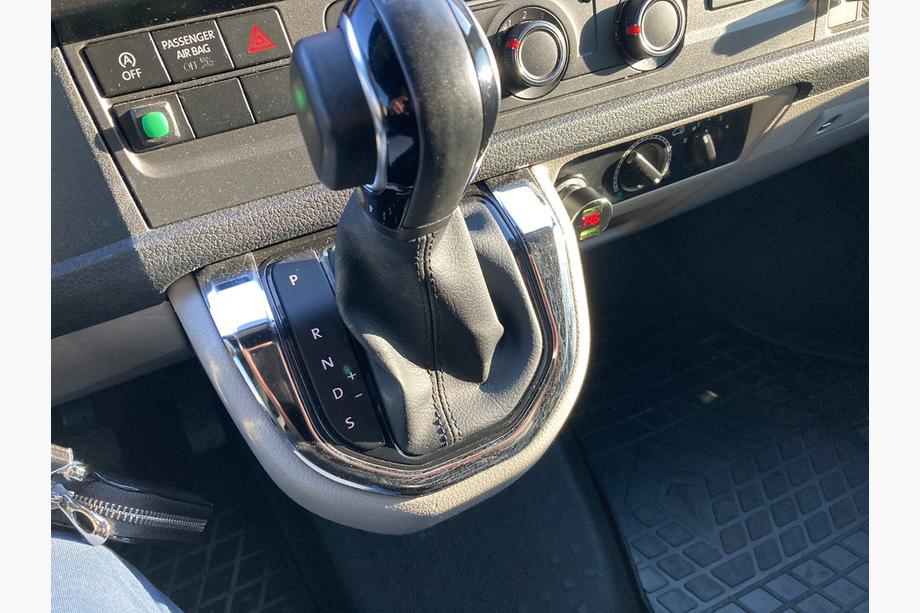 Volkswagen T6 2015–2024 Kantliste til gearknop i rustfrit stål Image