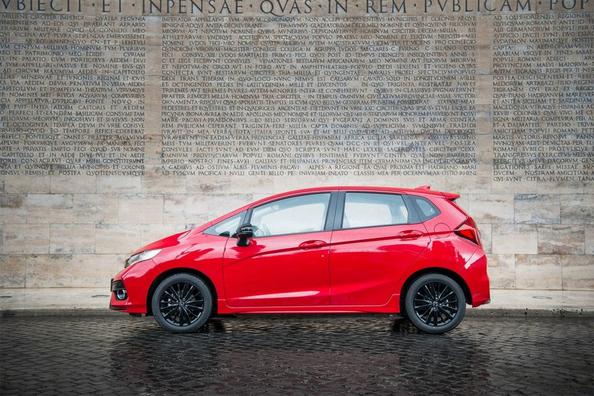Test af den opdaterede kompakte hatchback Honda Jazz Foto 6