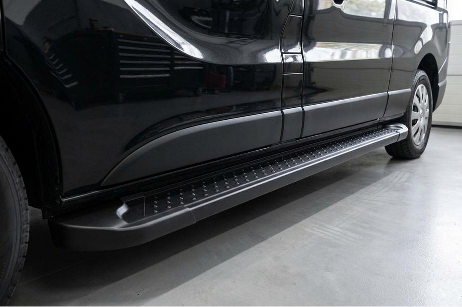 Nissan NV300/Primastar 2016– Sidetrin Allmond Black (2 stk., aluminium) Image