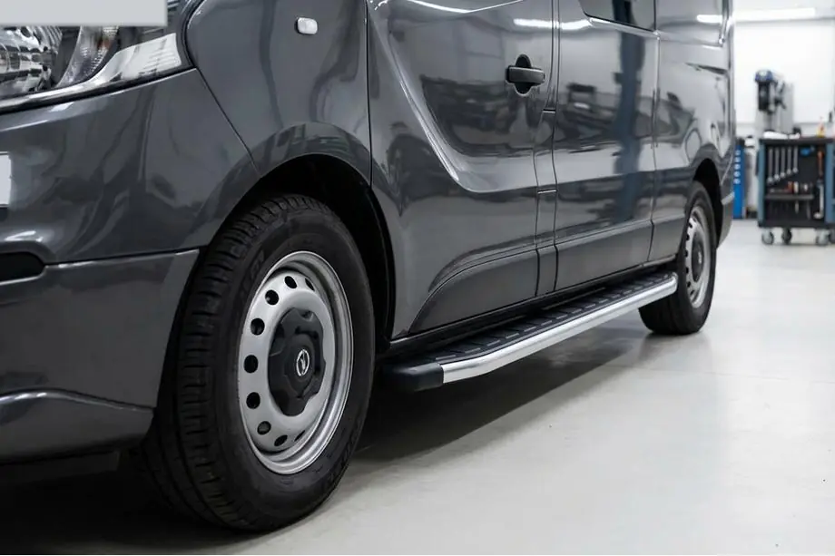 Nissan NV300/Primastar 2016– Sidetrin Fullmond (2 stk., aluminium) Image