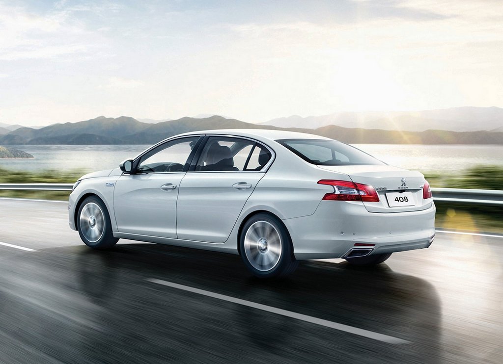 Anmeldelse af den budgetvenlige sedan Peugeot 408