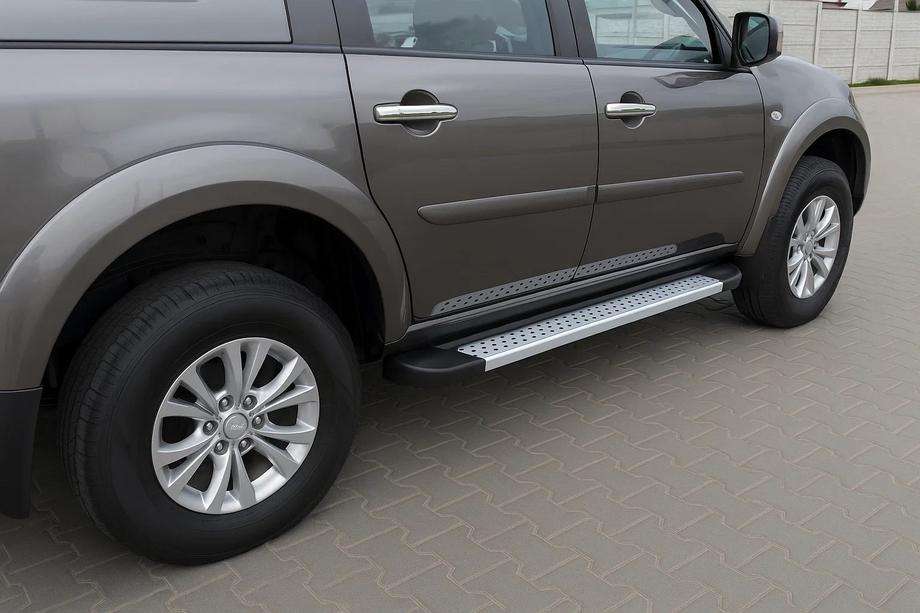 Mitsubishi Pajero Sport 2008–2015 Sidetrin X5-type (2 stk., aluminium) Image