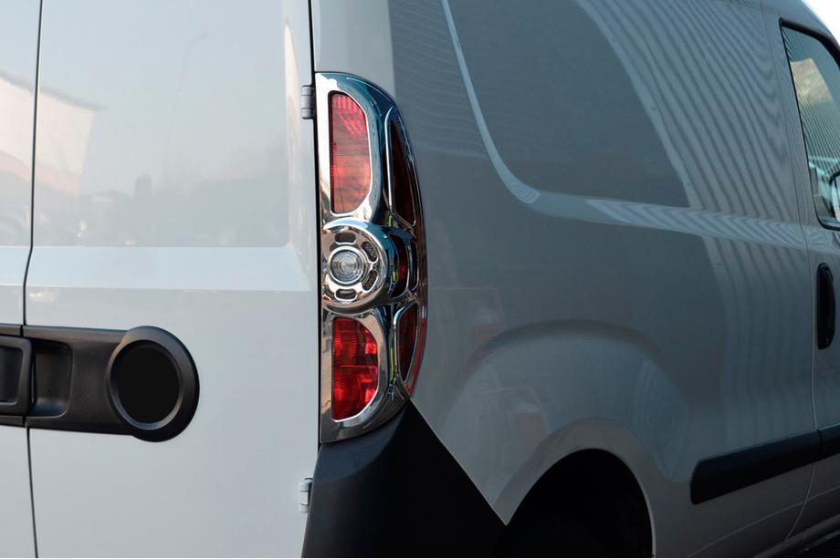 Opel Combo 2012–2018 Kromrammer til baglygter (2012-2015, 2 stk., plast) Image