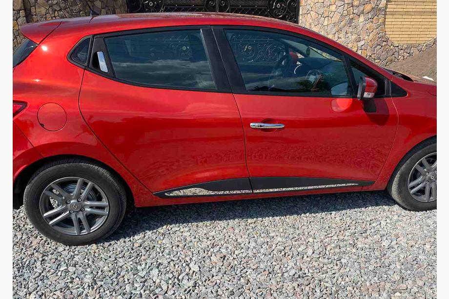 Renault Clio IV 2012–2019 Lige dørlist (4 stk., rustfrit stål) Sort krom Image