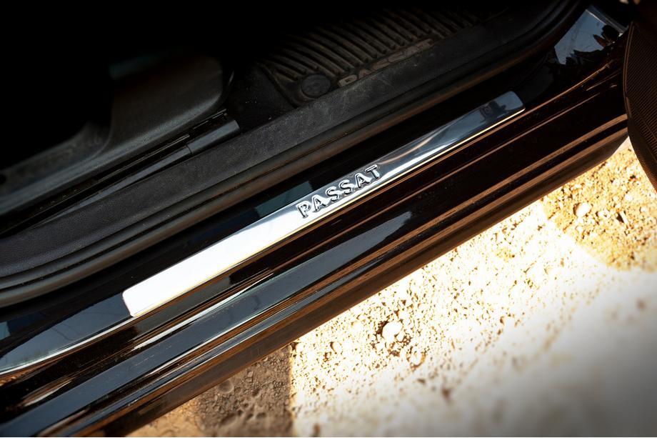 Volkswagen Passat B7 2012–2015 OmsaLine dørtrinslister type 1 (4 stk., rustfrit stål) Image